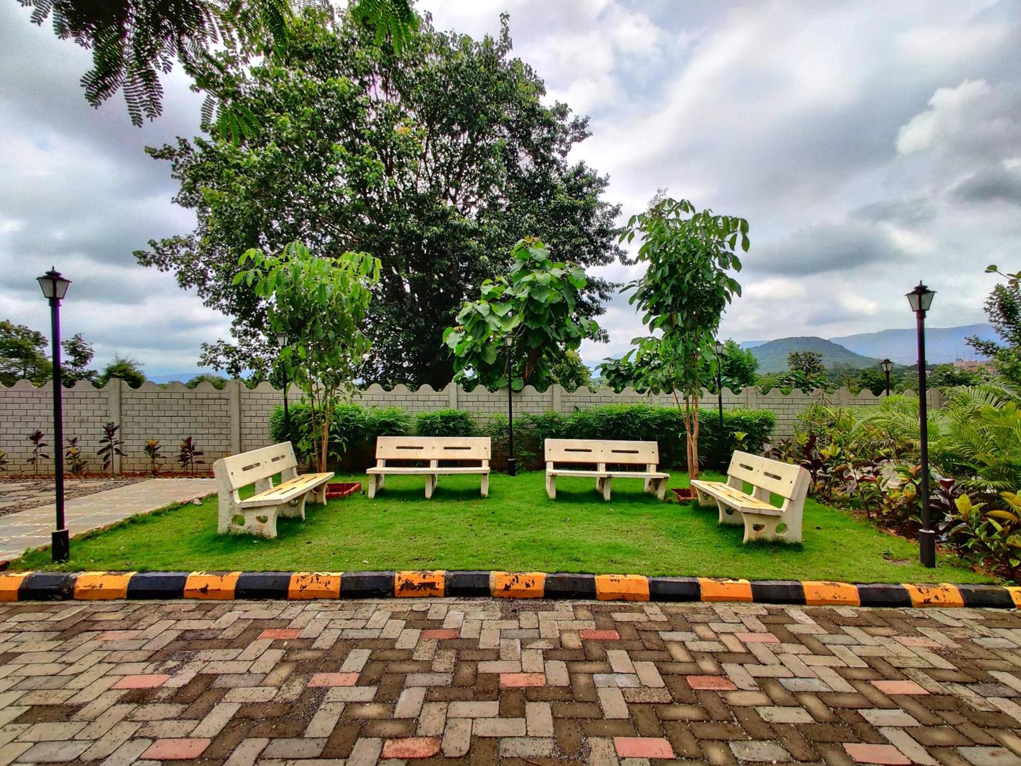 Pushpam Sanskruti Resort Karjat - A Pure Veg Resort Dhamni Eksteriør billede