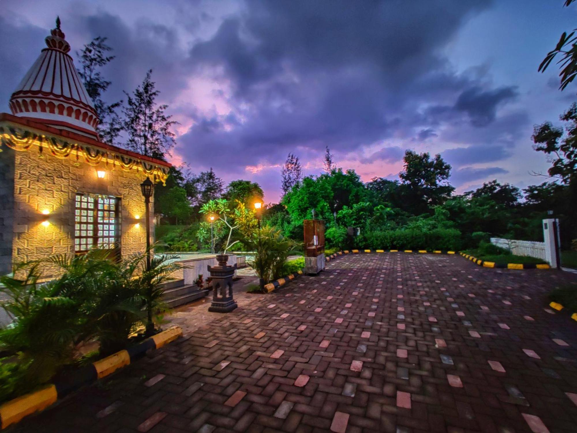 Pushpam Sanskruti Resort Karjat - A Pure Veg Resort Dhamni Eksteriør billede