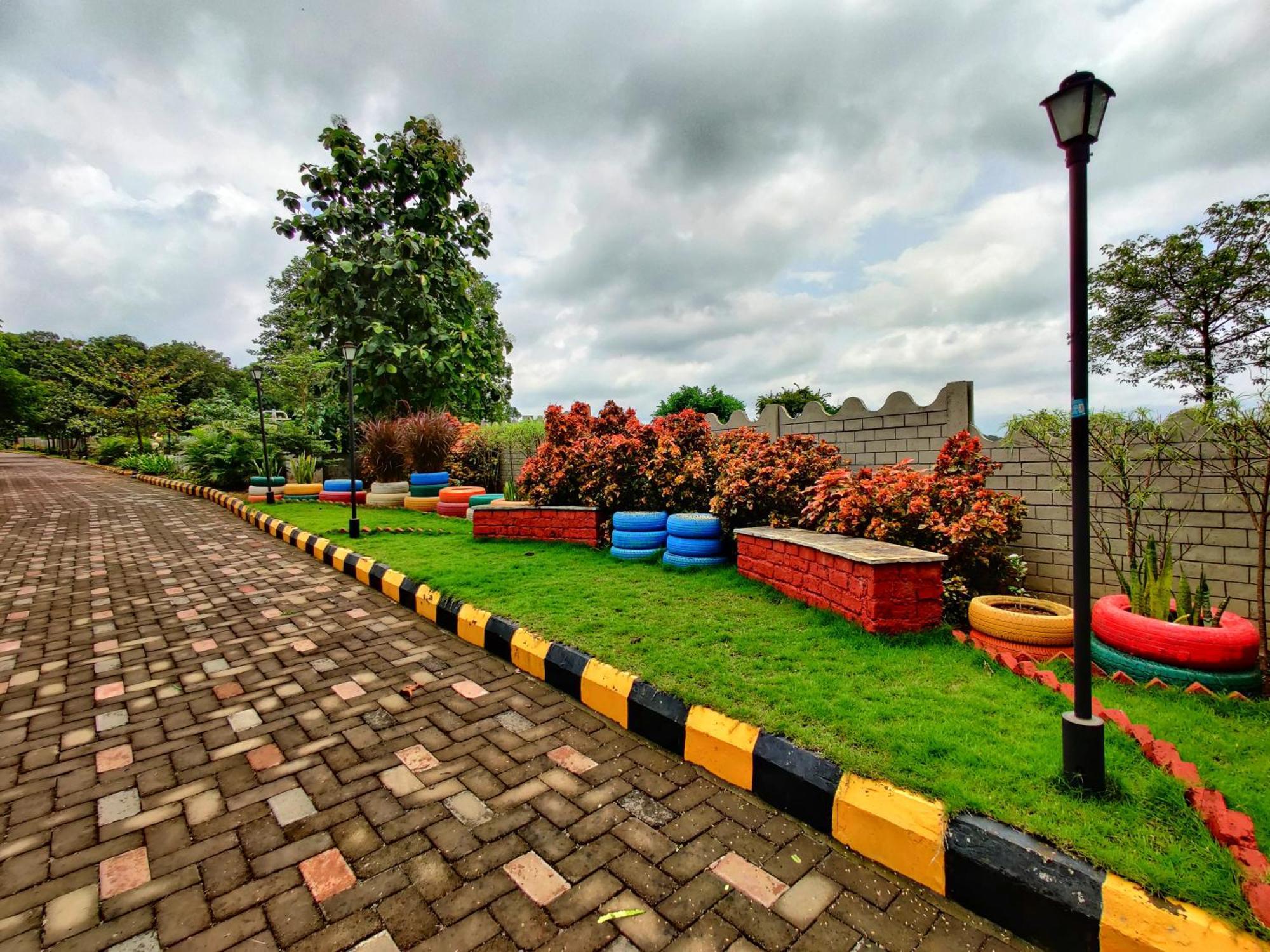 Pushpam Sanskruti Resort Karjat - A Pure Veg Resort Dhamni Eksteriør billede