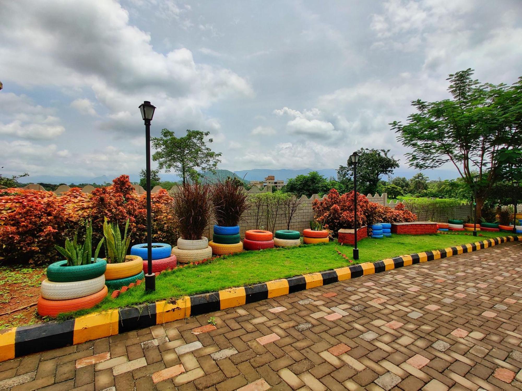 Pushpam Sanskruti Resort Karjat - A Pure Veg Resort Dhamni Eksteriør billede